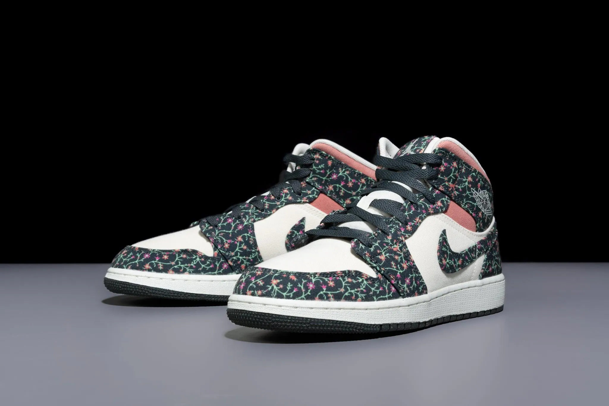 Air Jordan 1 Mid SE GS "Floral Canvas"