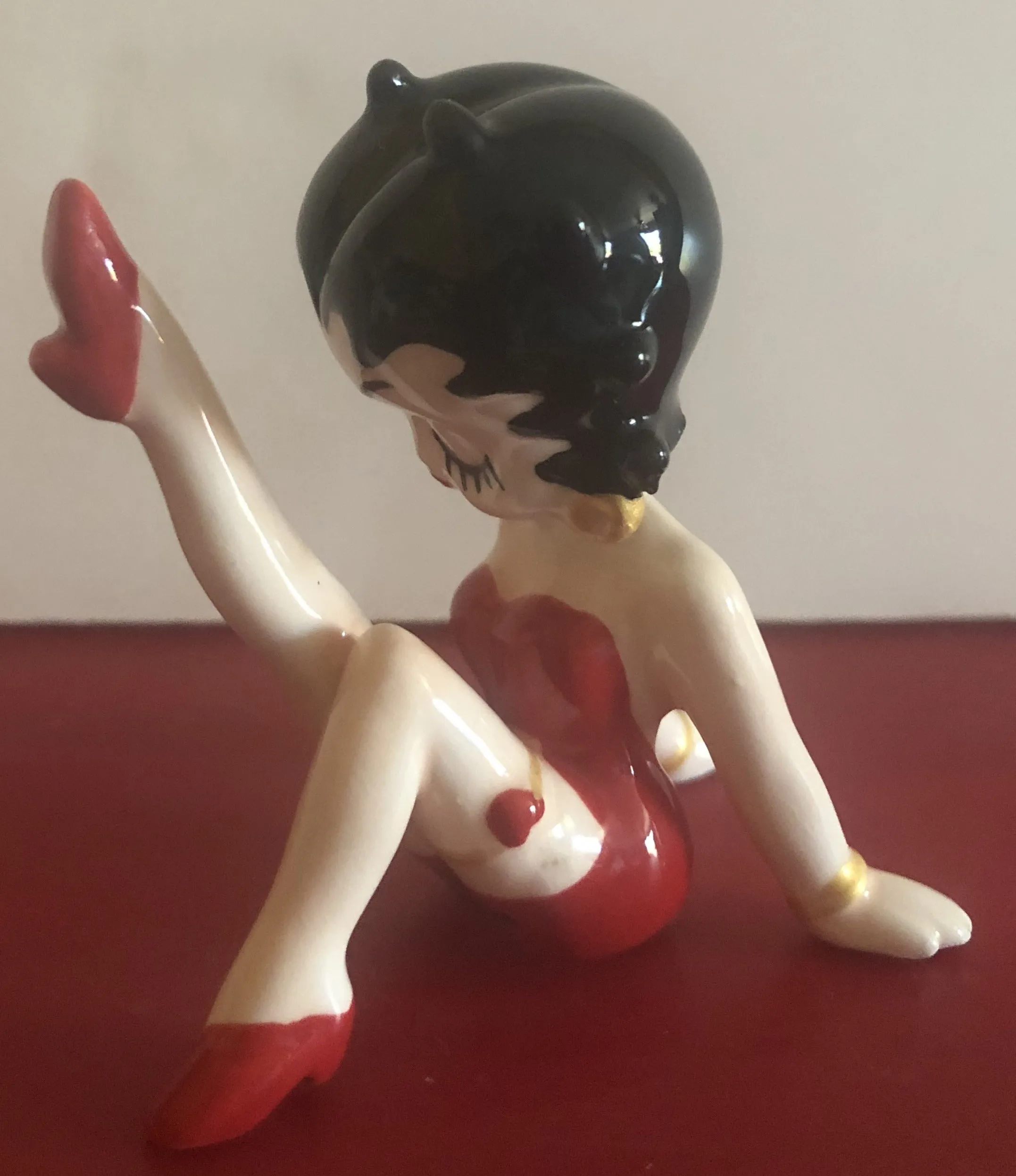 Betty Boop Strike A Pose Bobblehead    Retired