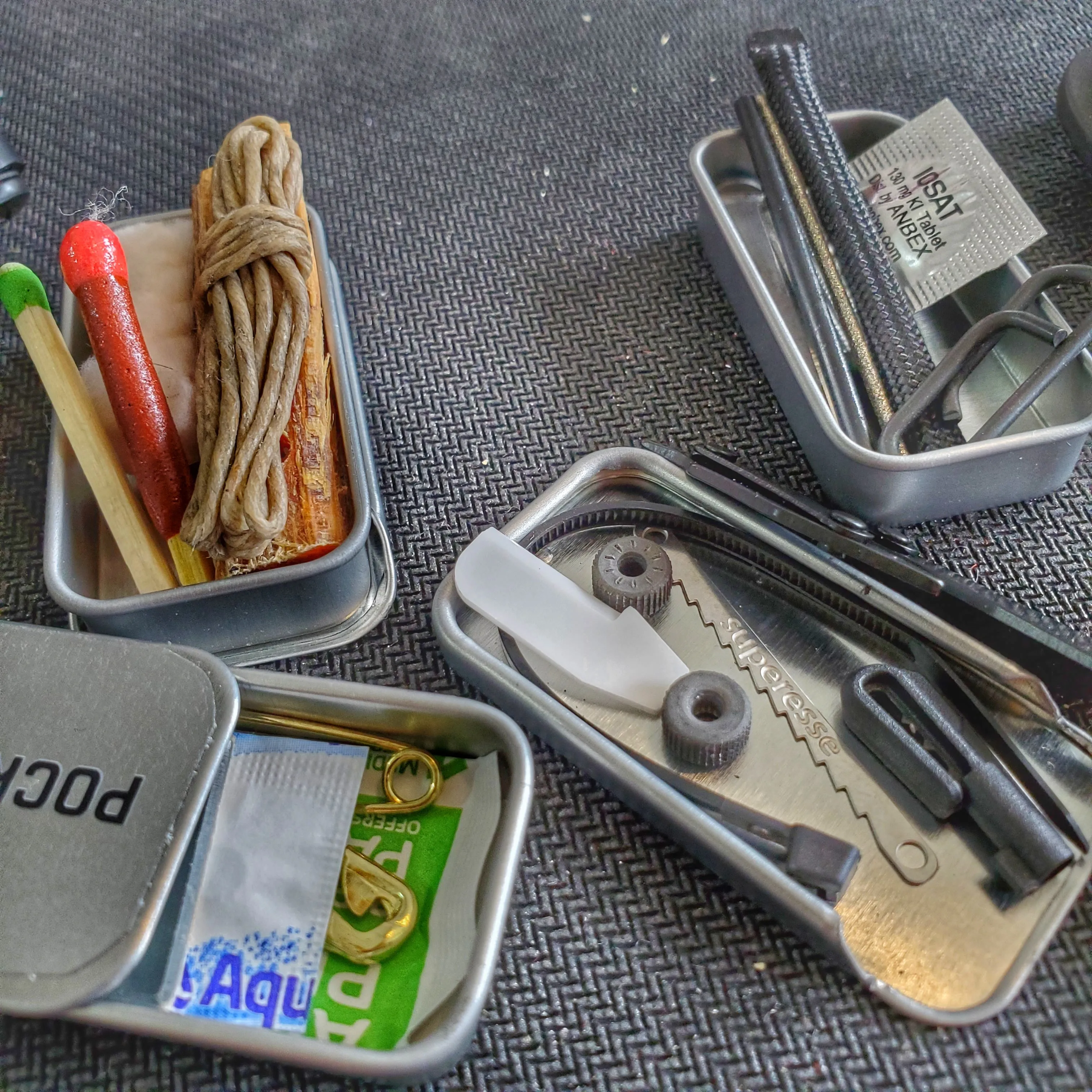 EDC Pocket Tin - Compartmentalized Survival Kits