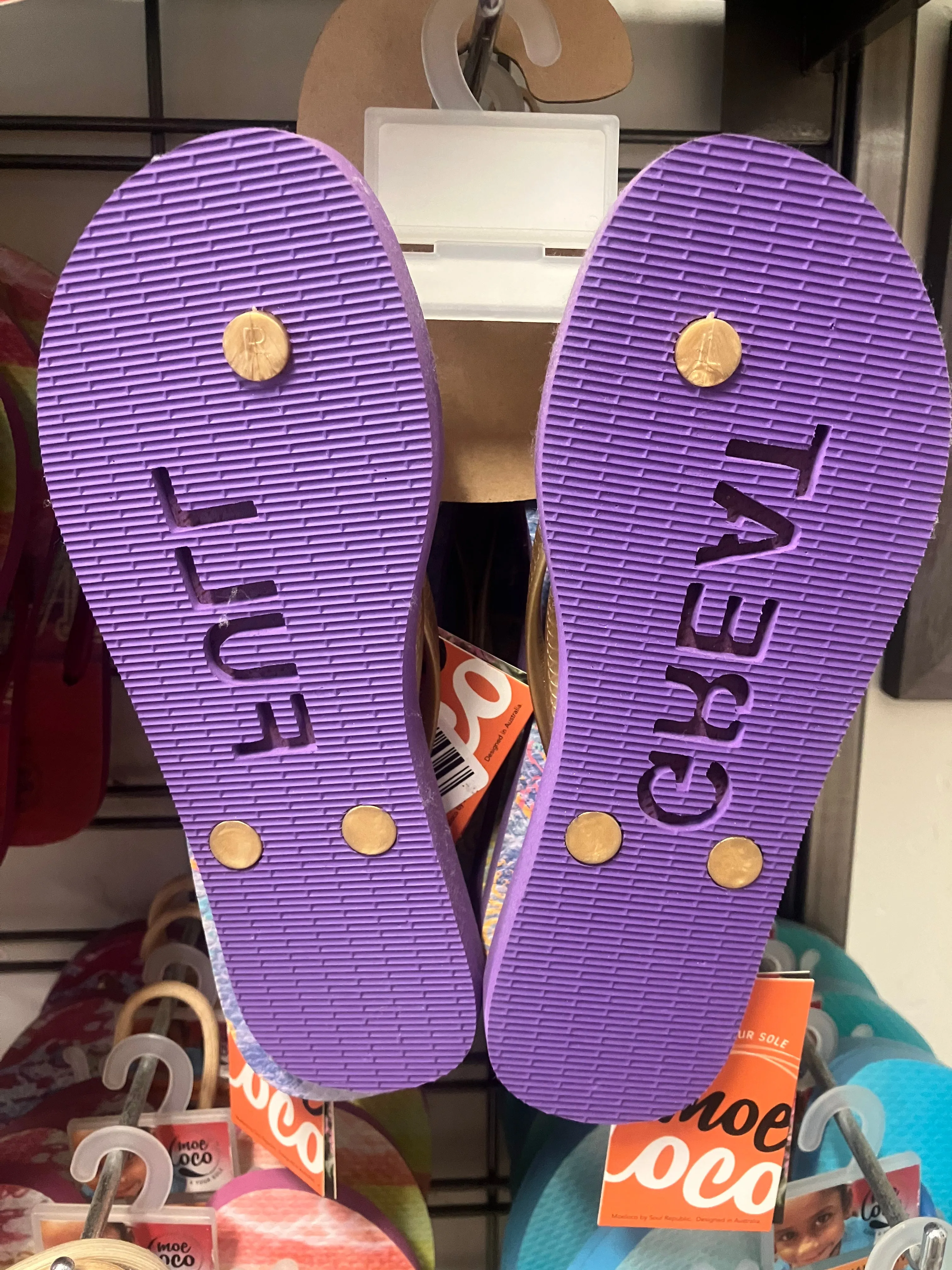 MOE LOCO BE GRATEFUL FLIP FLOPS - gold/purple