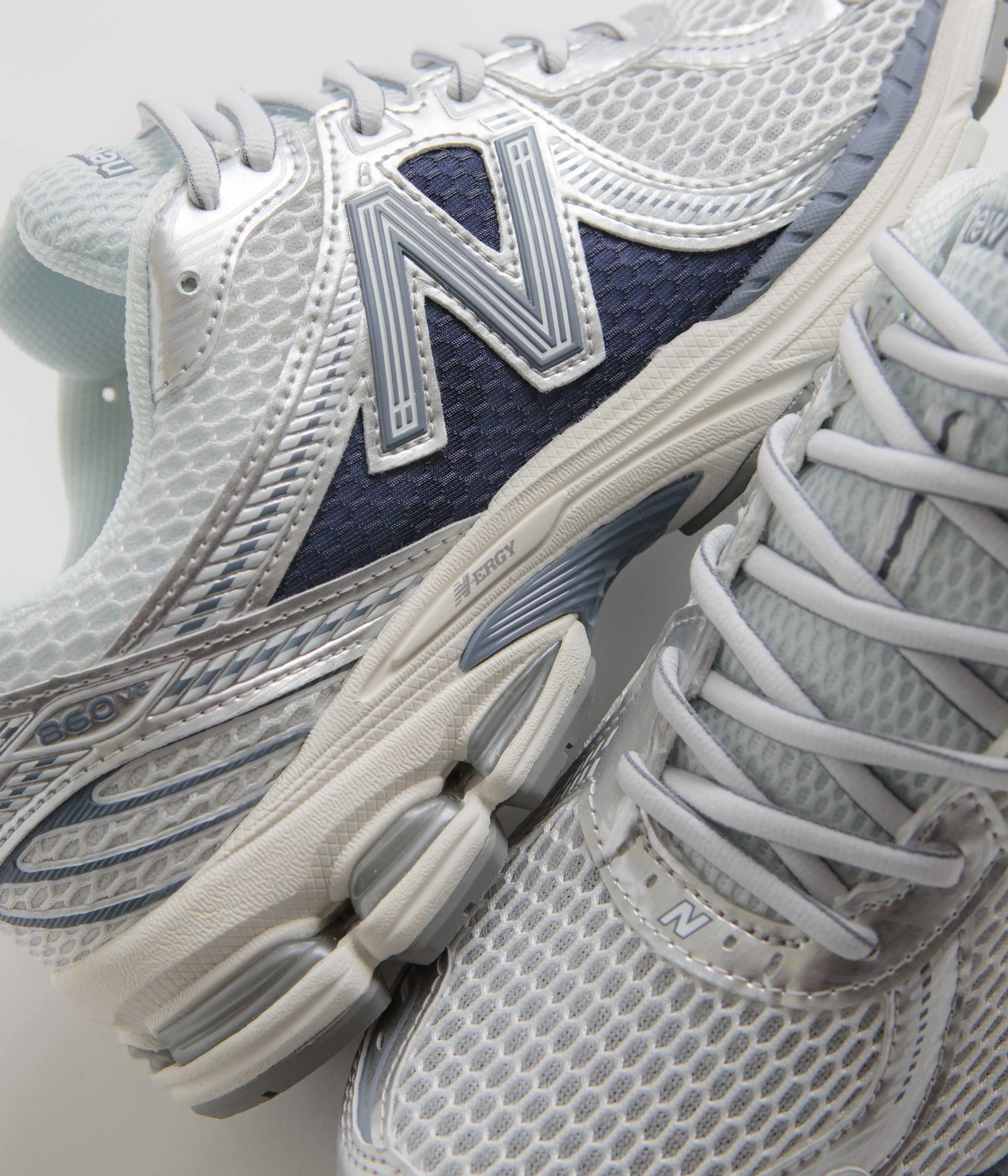 New Balance 860 Shoes - Sea Salt / Vintage Indigo