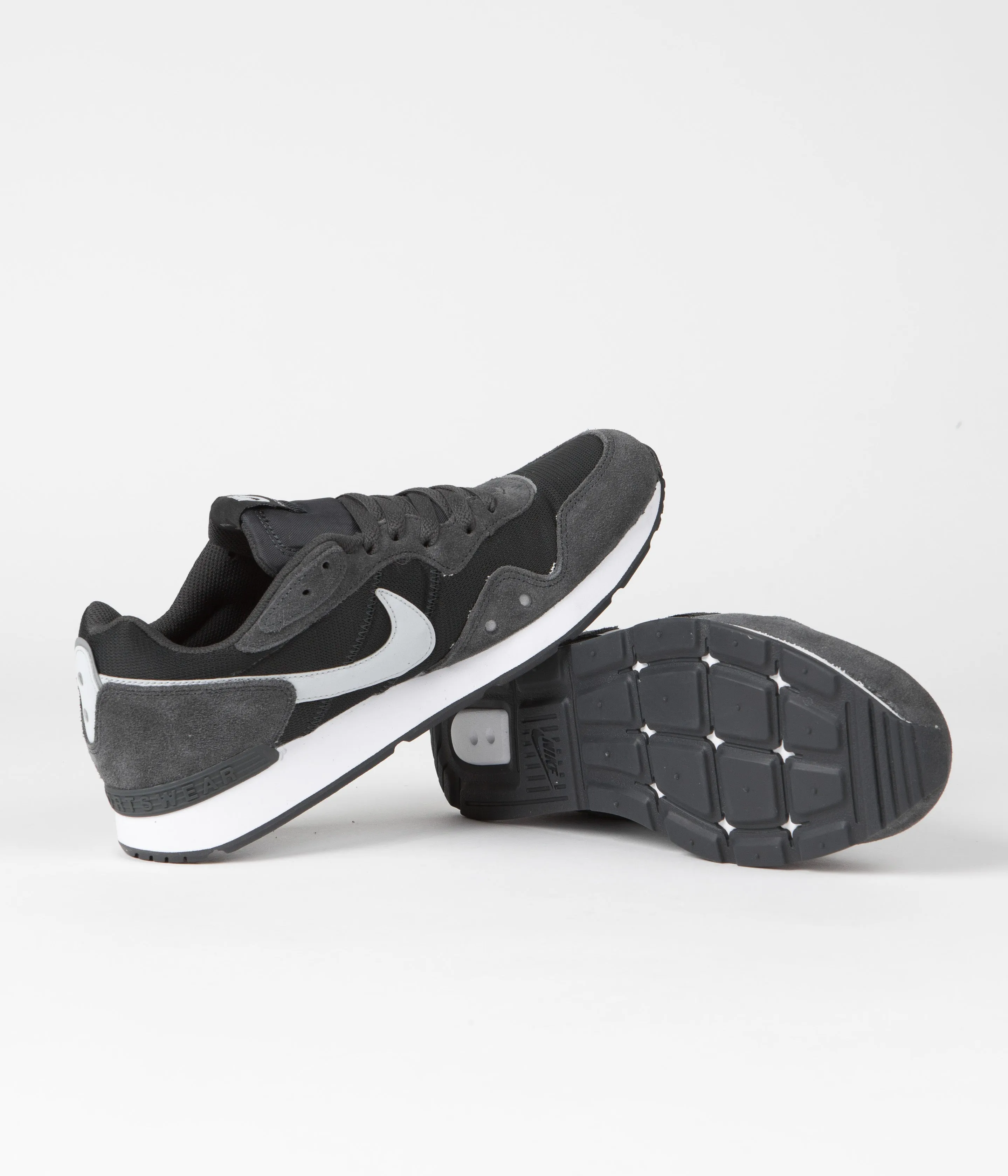 Nike Venture Runner Shoes - Dark Smoke Grey / Pure Platinum - White