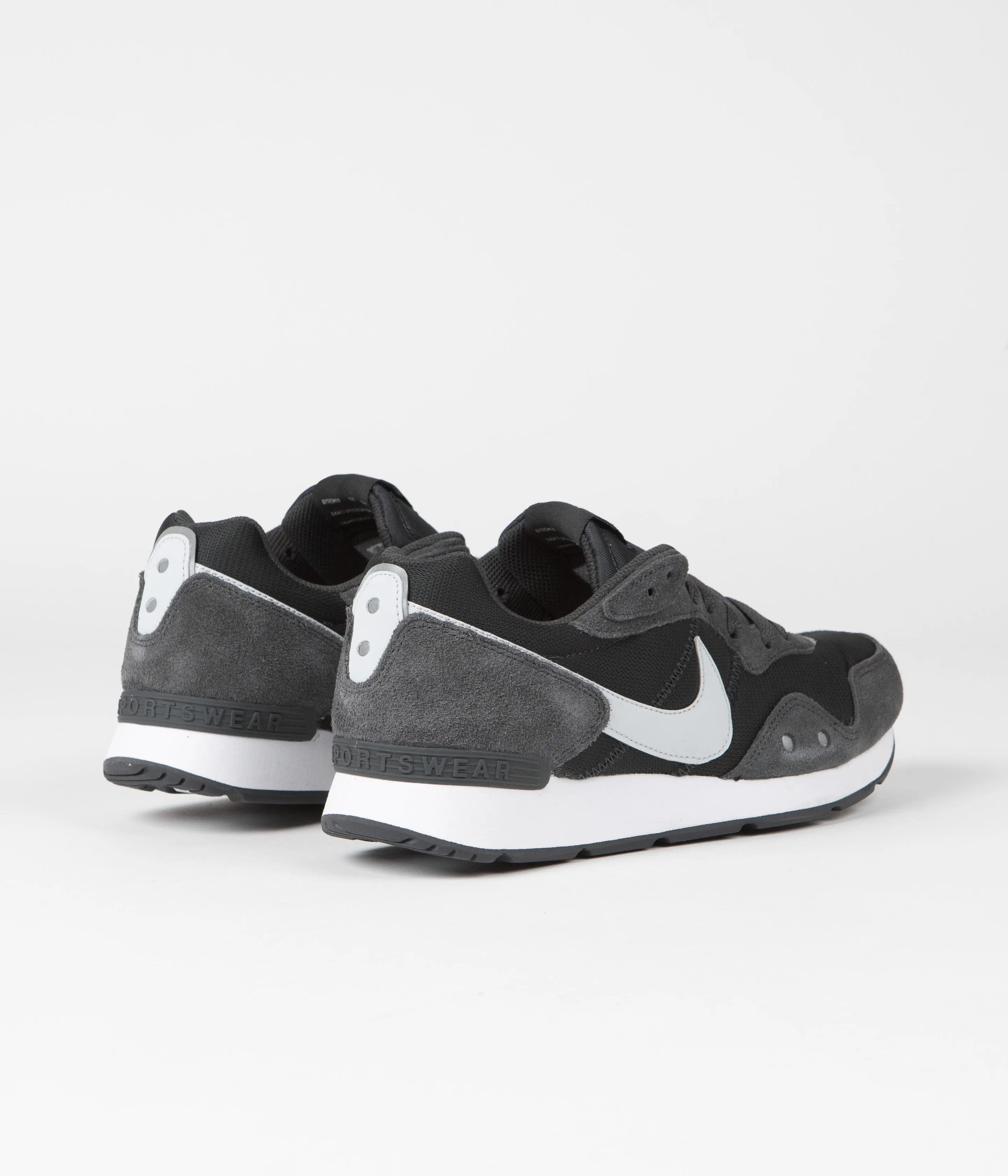 Nike Venture Runner Shoes - Dark Smoke Grey / Pure Platinum - White