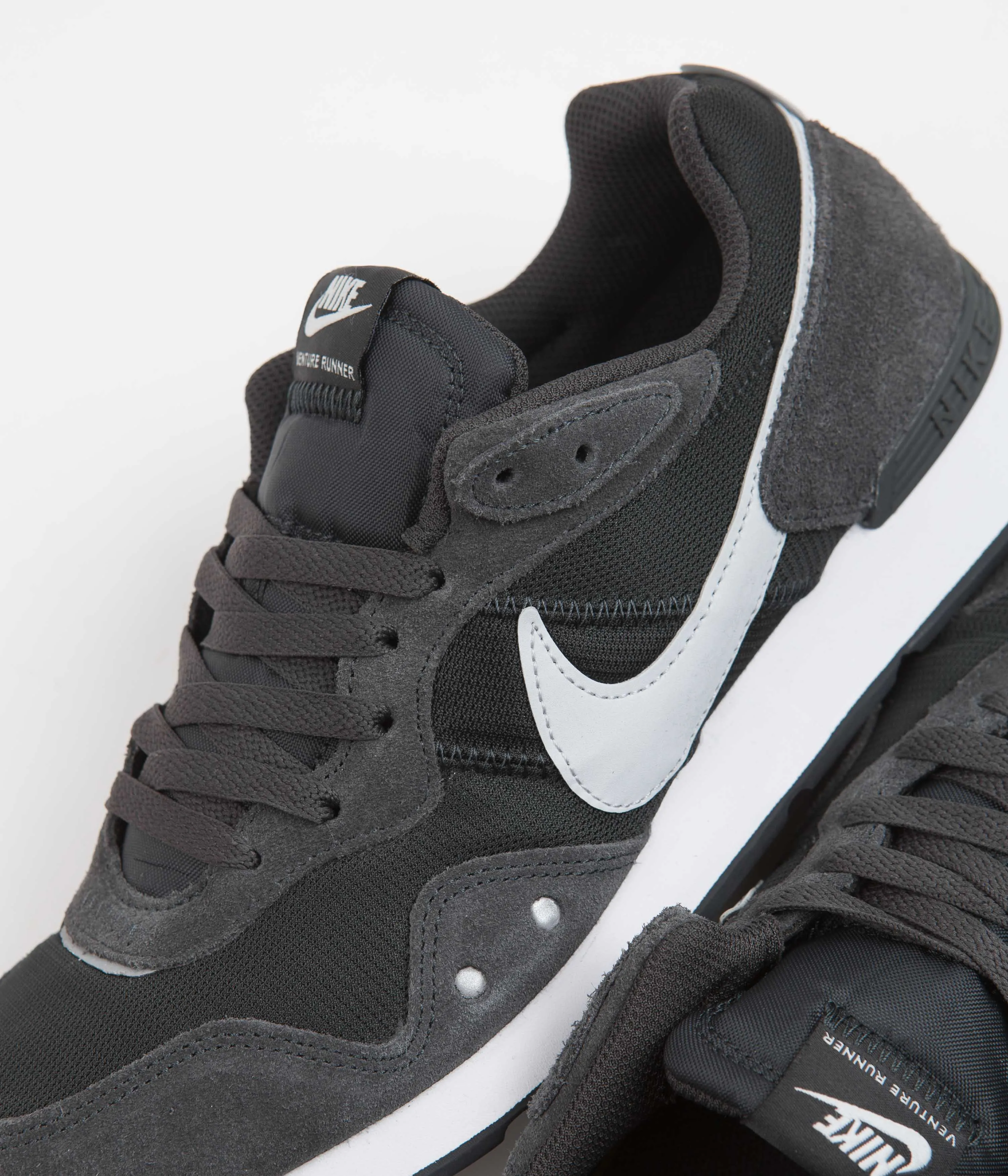 Nike Venture Runner Shoes - Dark Smoke Grey / Pure Platinum - White