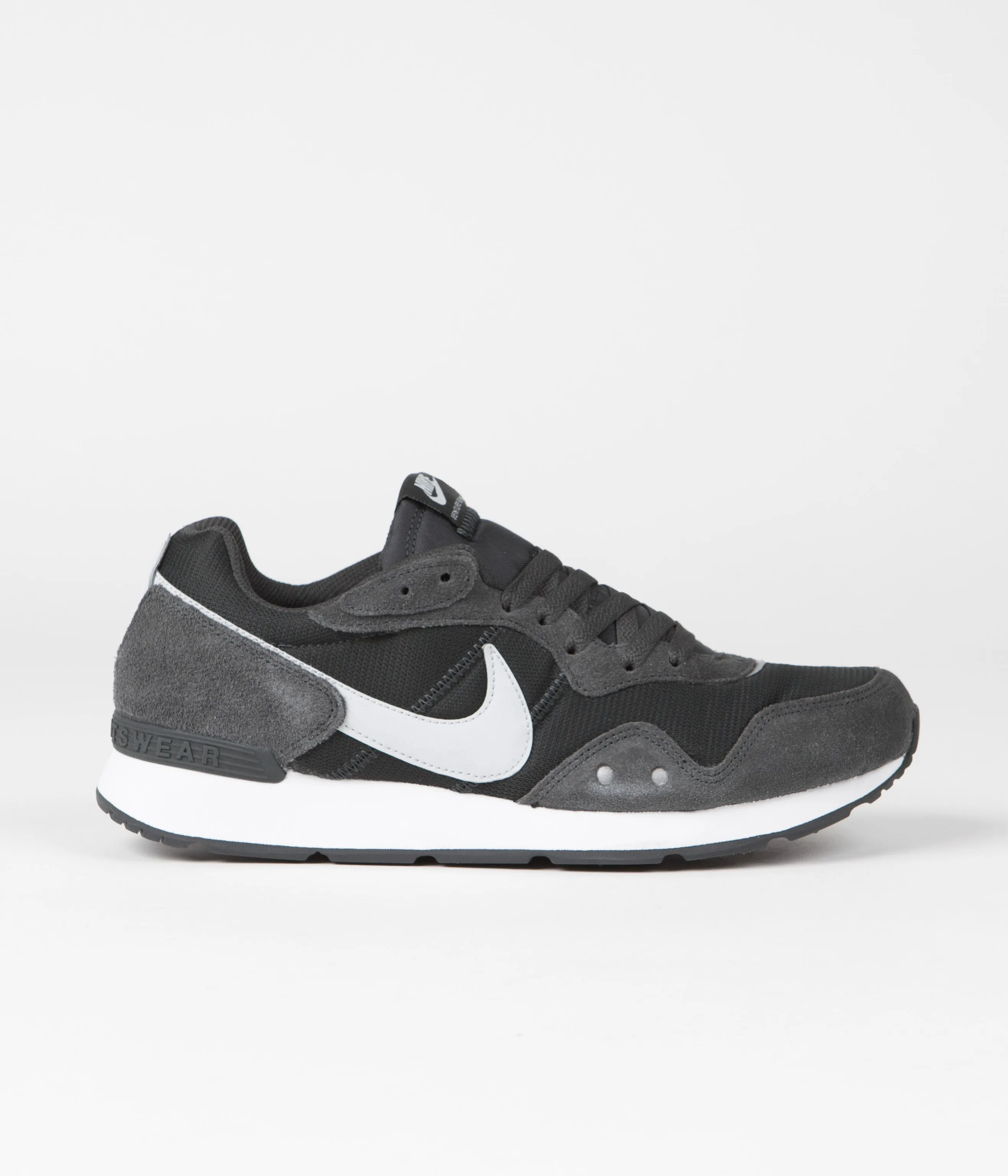 Nike Venture Runner Shoes - Dark Smoke Grey / Pure Platinum - White