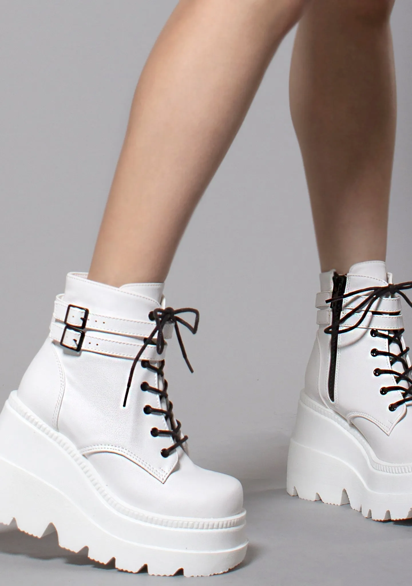 SHAKER 52 White Platform Boots